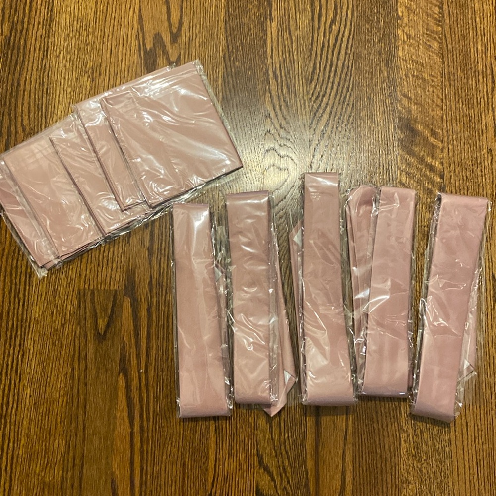 Azazie Gentlemen’s collection matte satin skinny tie with matching pocket square